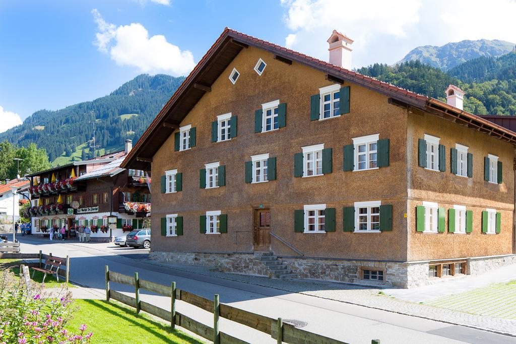 Viktoria Apartments: Family-Friendly with 4-Star Hotel Access Oberstdorf Exterior photo