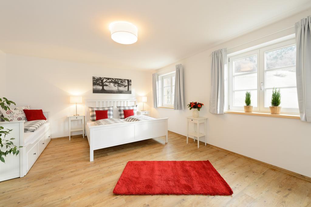 Viktoria Apartments: Family-Friendly with 4-Star Hotel Access Oberstdorf Room photo