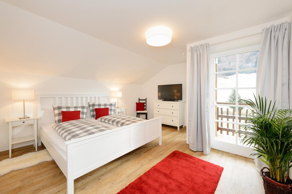 Viktoria Apartments: Family-Friendly with 4-Star Hotel Access Oberstdorf Room photo